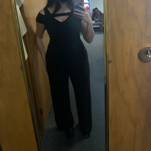 Nightway Black Jumpsuit sleeveless off-the shoulder wide-leg - Picture 6 of 6